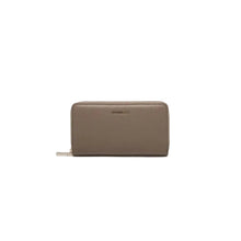 Carica l'immagine nel visualizzatore di Gallery, Coccinelle Portafoglio Zip Around Large Metallic Soft Warm Taupe

