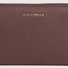 Carica l'immagine nel visualizzatore di Gallery, Coccinelle Portafoglio Zip Around Large Metallic Soft Berry

