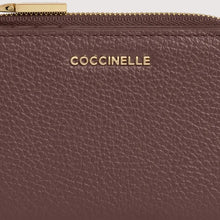 Carica l'immagine nel visualizzatore di Gallery, Coccinelle Portafoglio Metallic Soft Small Berry
