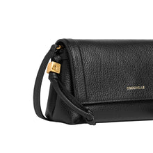 Carica l'immagine nel visualizzatore di Gallery, Coccinelle Thess Small Flap Noir
