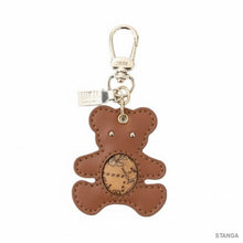 Carica l&#39;immagine nel visualizzatore di Gallery, Alviero Martini 1^ Classe Geo Classic Portachiavi Orsetto - STANGA Pelletteria
