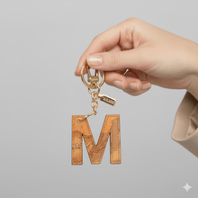 Carica l&#39;immagine nel visualizzatore di Gallery, Alviero Martini 1^ Classe Portachiavi Geo Classic Lettera M P00M - STANGA Pelletteria
