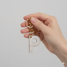 Carica l&#39;immagine nel visualizzatore di Gallery, Alviero Martini 1^ Classe Portachiavi Geo White Lettera P P00P - STANGA Pelletteria
