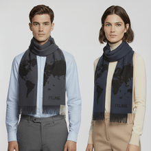 Carica l&#39;immagine nel visualizzatore di Gallery, Alviero Martini 1^ Classe Sciarpa Geo Pieno Blue Lapis - STANGA Pelletteria
