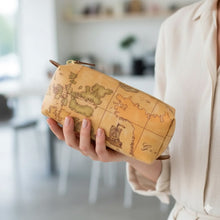 Carica l&#39;immagine nel visualizzatore di Gallery, Alviero Martini 1^Classe Astuccio Geo Classic con Zip - STANGA Pelletteria
