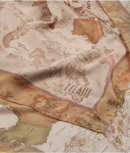 Carica l&#39;immagine nel visualizzatore di Gallery, Alviero Martini 1^Classe Foulard Doppio Geo 90x90 Nudo - STANGA Pelletteria
