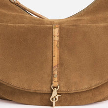 Carica l'immagine nel visualizzatore di Gallery, Alviero Martini 1^Classe Savage Leather Maxi Tracolla Con Patta Camoscio Beige - STANGA Pelletteria
