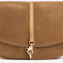 Carica l'immagine nel visualizzatore di Gallery, Alviero Martini 1^Classe Savage Leather Tracolla Con Patta Camoscio Beige - STANGA Pelletteria

