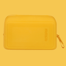 Carica l&#39;immagine nel visualizzatore di Gallery, American Tourister Necessaire Urban Groove Golden Yellow - STANGA Pelletteria
