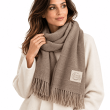 Carica l'immagine nel visualizzatore di Gallery, Cecchi e Cecchi Sciarpa in Puro Cashmere Abella Elegante Con Frange Beige Scuro - STANGA Pelletteria
