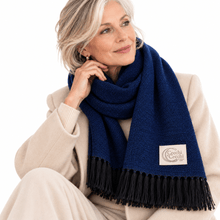 Carica l'immagine nel visualizzatore di Gallery, Cecchi e Cecchi Sciarpa in Puro Cashmere Abella Elegante Con Frange Ink/Nero - STANGA Pelletteria
