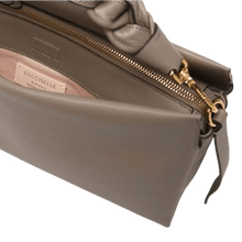 Carica l&#39;immagine nel visualizzatore di Gallery, Coccinelle Boheme Medium Warm Taupe/Rosette - STANGA Pelletteria
