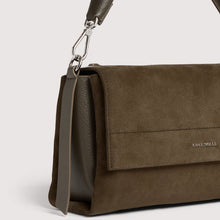 Carica l'immagine nel visualizzatore di Gallery, Coccinelle Boheme Suede Bimaterial Con Patt Fango/Fango - STANGA Pelletteria
