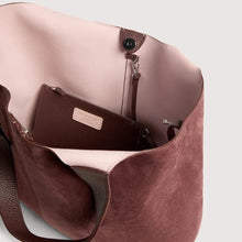 Carica l'immagine nel visualizzatore di Gallery, Coccinelle C-Easy Large Suede Berry/Berry - STANGA Pelletteria

