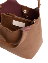 Carica l&#39;immagine nel visualizzatore di Gallery, Coccinelle C - Easy Small Cognac - STANGA Pelletteria
