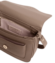 Carica l&#39;immagine nel visualizzatore di Gallery, Coccinelle C - Me Con Patta Small Warm Taupe - STANGA Pelletteria
