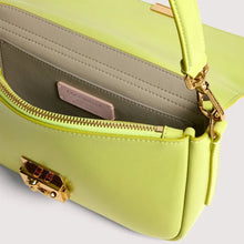 Carica l'immagine nel visualizzatore di Gallery, Coccinelle C - Me Lock Medium Green Glow - STANGA Pelletteria

