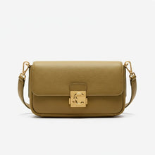 Carica l'immagine nel visualizzatore di Gallery, Coccinelle C - Me Lock Medium Seagrass - STANGA Pelletteria
