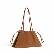 Carica l'immagine nel visualizzatore di Gallery, Coccinelle Dulse Suede Medium Cognac - STANGA Pelletteria
