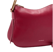 Carica l&#39;immagine nel visualizzatore di Gallery, Coccinelle Magie Soft Small Sangria - STANGA Pelletteria
