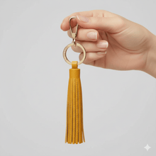 Carica l&#39;immagine nel visualizzatore di Gallery, Coccinelle Portachiavi Nappina Lunga Soleado - STANGA Pelletteria
