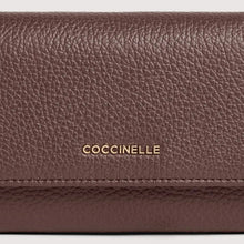 Carica l'immagine nel visualizzatore di Gallery, Coccinelle Portafoglio Metallic Soft Con Patta Berry - STANGA Pelletteria

