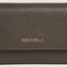Carica l'immagine nel visualizzatore di Gallery, Coccinelle Portafoglio Metallic Soft Con Patta Fango - STANGA Pelletteria
