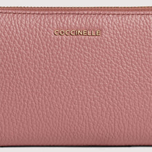 Carica l'immagine nel visualizzatore di Gallery, Coccinelle Portafoglio Zip Around Large Metallic Soft Winter Rose - STANGA Pelletteria
