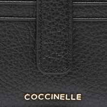 Carica l'immagine nel visualizzatore di Gallery, Coccinelle Portatessere Metallic Soft Medium Noir - STANGA Pelletteria
