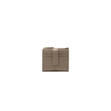 Carica l'immagine nel visualizzatore di Gallery, Coccinelle Portatessere Metallic Soft Medium Warm Taupe - STANGA Pelletteria
