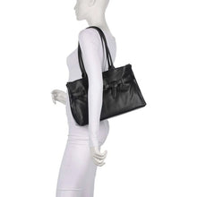 Carica l'immagine nel visualizzatore di Gallery, Coccinelle Sabine Soft Medium Noir - STANGA Pelletteria
