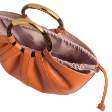 Carica l'immagine nel visualizzatore di Gallery, Coccinelle Shell Medium Crab - STANGA Pelletteria
