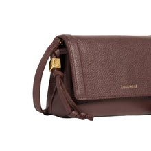 Carica l'immagine nel visualizzatore di Gallery, Coccinelle Thess Small Flap Berry - STANGA Pelletteria
