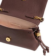 Carica l'immagine nel visualizzatore di Gallery, Coccinelle Thess Small Flap Berry - STANGA Pelletteria
