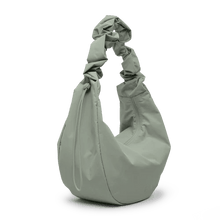 Carica l'immagine nel visualizzatore di Gallery, Got Bag Moon Bag Ruffle Bass - STANGA Pelletteria
