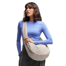 Carica l'immagine nel visualizzatore di Gallery, Got Bag Moon Bag Ruffle Soft Shell - STANGA Pelletteria
