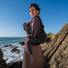 Carica l'immagine nel visualizzatore di Gallery, Got Bag Pleat Moon Bag Small Black - STANGA Pelletteria
