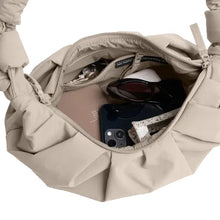 Carica l'immagine nel visualizzatore di Gallery, Got Bag Pleat Moon Bag Small Scallop - STANGA Pelletteria
