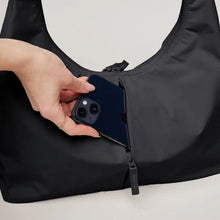 Carica l'immagine nel visualizzatore di Gallery, Got Bag T - Shape Bag Black - STANGA Pelletteria
