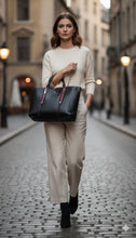 Carica l&#39;immagine nel visualizzatore di Gallery, Guess Luxe Borsa a Mano in Pelle (borsa di seconda mano) HWLAIL0206 - STANGA Pelletteria
