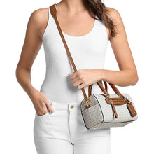 Carica l'immagine nel visualizzatore di Gallery, Micheal Kors Bauletto Jet Set Extra - Small Vanilla/Acrn - STANGA Pelletteria
