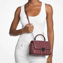 Carica l'immagine nel visualizzatore di Gallery, Micheal Kors Borsa A Tracolla Tribeca Media Trapuntata Oxblood - STANGA Pelletteria

