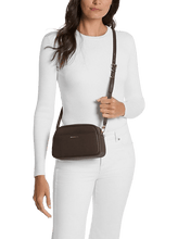 Carica l&#39;immagine nel visualizzatore di Gallery, Micheal Kors Camera Bag Xbody Chocolate - STANGA Pelletteria
