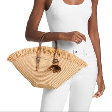 Carica l'immagine nel visualizzatore di Gallery, Micheal Kors Isa Sm Fame Rafia Tote Nat/Peanut - STANGA Pelletteria
