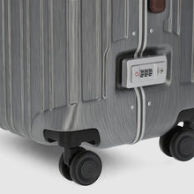Carica l&#39;immagine nel visualizzatore di Gallery, Piquadro Trolley Grande Rigido a Quattro Ruote Nero Cuoio - STANGA Pelletteria
