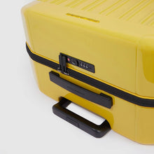 Carica l&#39;immagine nel visualizzatore di Gallery, Piquadro Trolley Medio A 4 Ruote Giallo - STANGA Pelletteria

