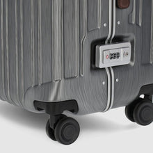 Carica l&#39;immagine nel visualizzatore di Gallery, Piquadro Trolley Medio Rigido a Quattro Ruote Nero Cuoio - STANGA Pelletteria
