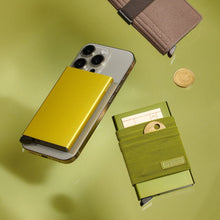 Carica l'immagine nel visualizzatore di Gallery, Secrid Cardprotector for MagSafe Lime - STANGA Pelletteria
