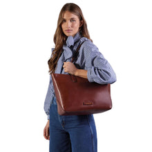 Carica l'immagine nel visualizzatore di Gallery, The Bridge Larissa Shopper Marrone - STANGA Pelletteria
