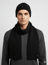 Carica l&#39;immagine nel visualizzatore di Gallery, Tommy Hilfiger Set Regalo Essential con Sciarpa e Berretto Nero - STANGA Pelletteria
